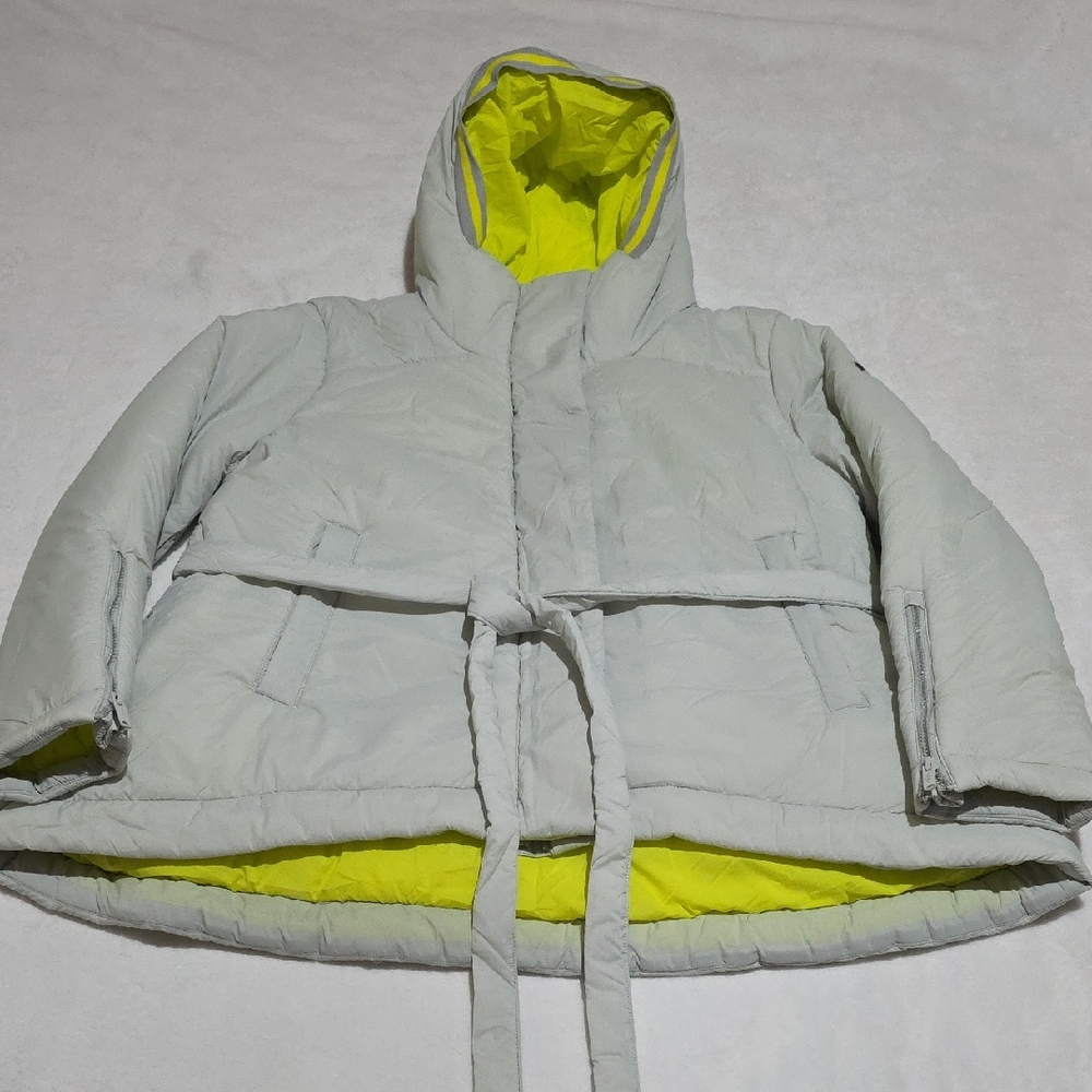 FP Movement Gray Hooded Jacket with‎ Neon Yellow Lining. - Picture 2 of 11